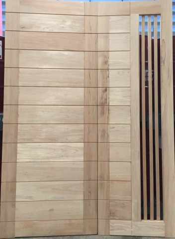 บานคู่ข้างกระจก